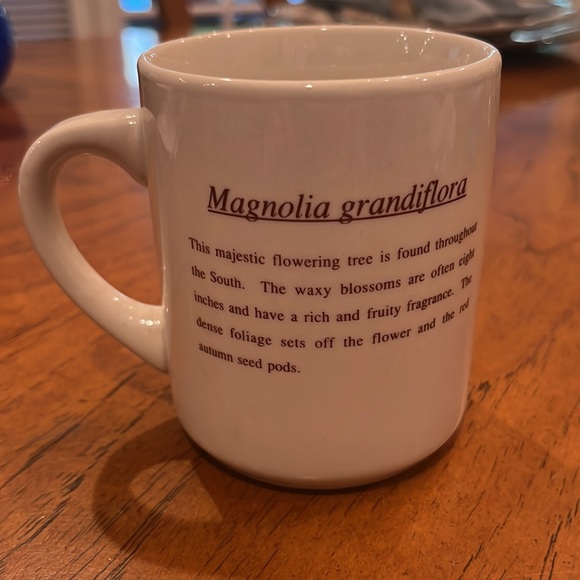 Vintage 1989 Magnolia blossom mug. GUC! - Picture 3 of 5